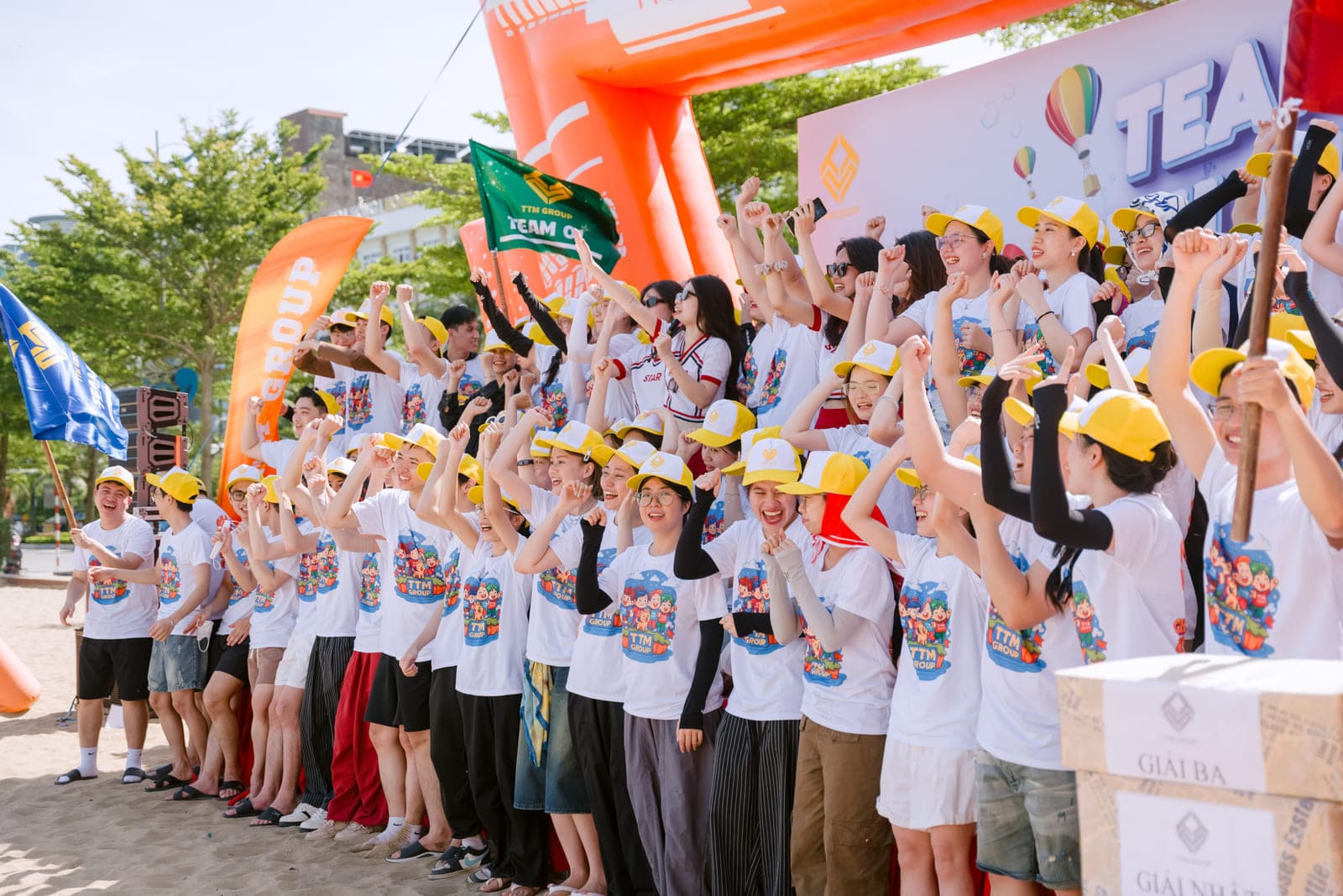 Các đội cổ vũ trong ngày hội team building