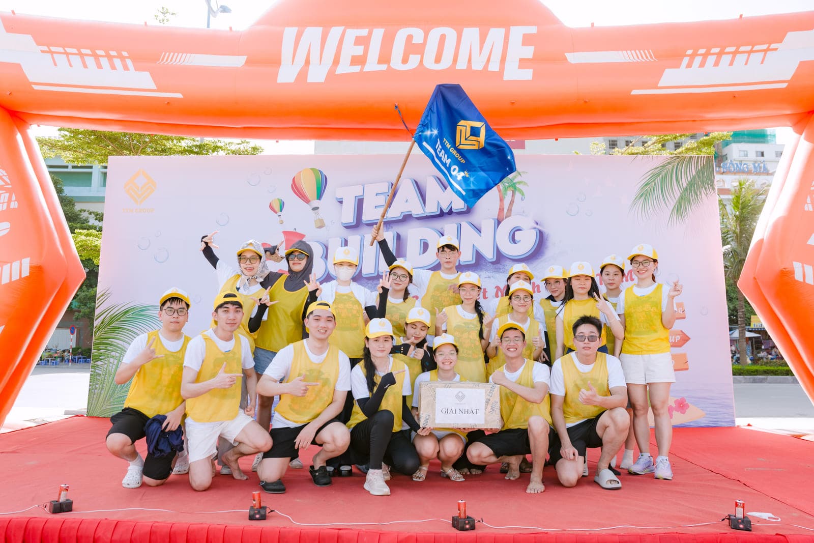 Đội ngũ tập trung trước giờ khai mạc team building