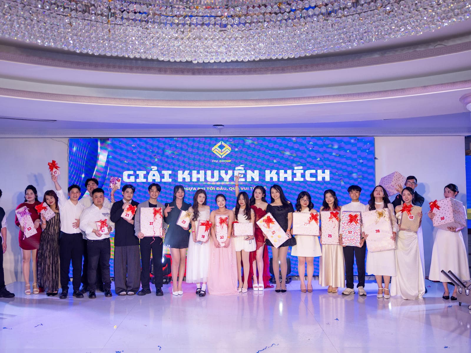 Trao giải cho các đội tham gia hội thi nội bộ