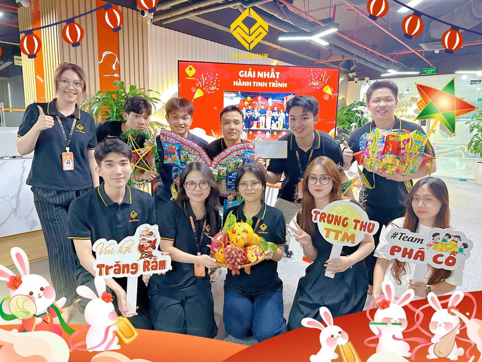 Đội đoạt giải nhất cuộc thi trang trí Trung Thu