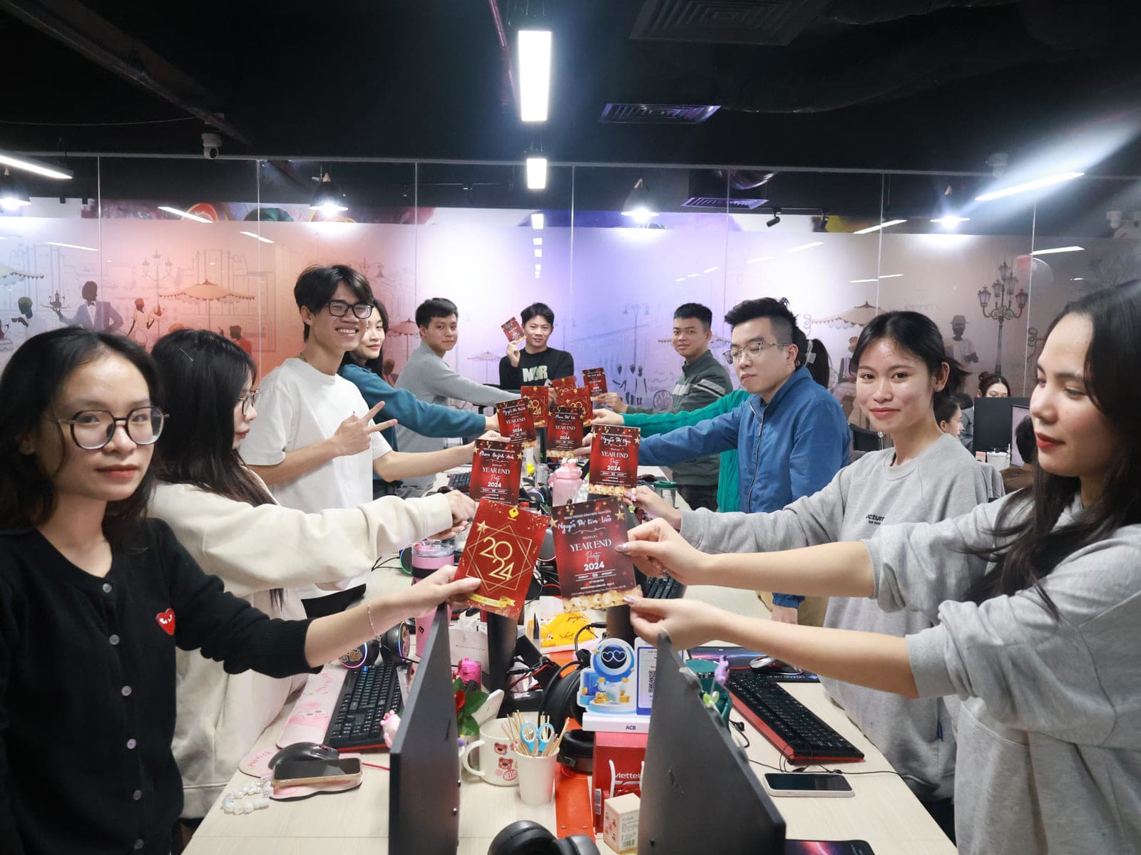 Trao thưởng và lì xì đầu năm cho đội ngũ