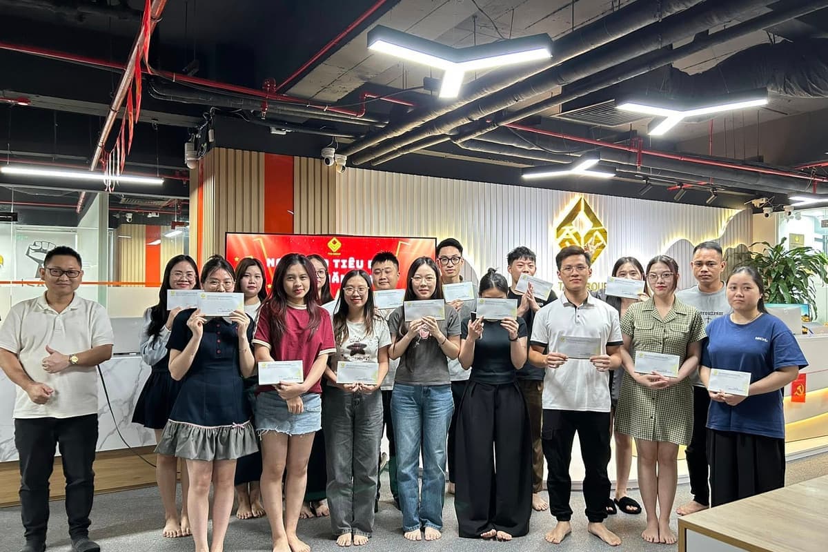 Vinh danh cá nhân và nhóm có thành tích nổi bật