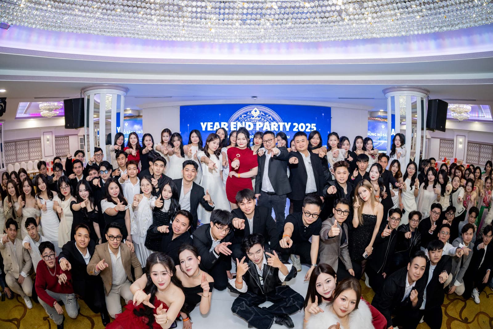 Toàn thể đội ngũ trong Year End Party 2025