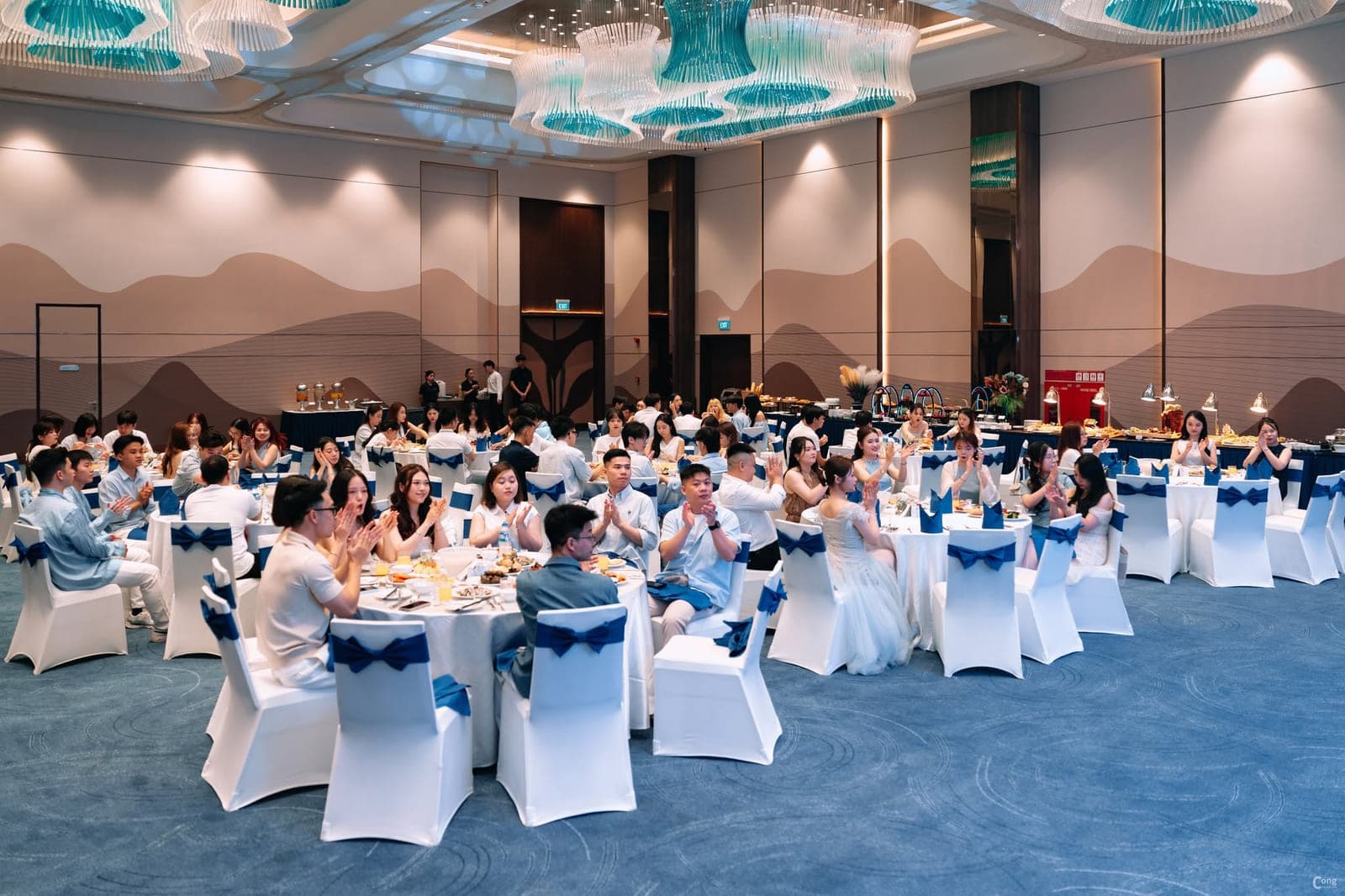 Tiệc tối tổng kết với sự góp mặt của toàn bộ nhân sự