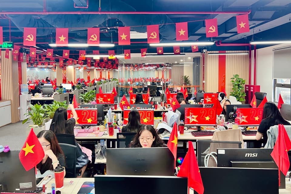 Không gian làm việc trong dịp trang trí lễ của công ty