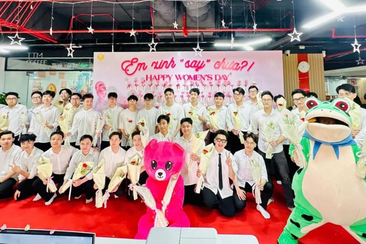 Khu làm việc chung nhìn từ trên xuống